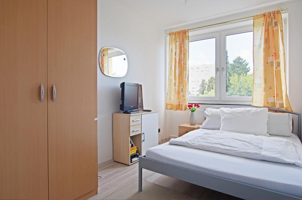 Private Rooms Near Exhibition Center Hannover Kültér fotó