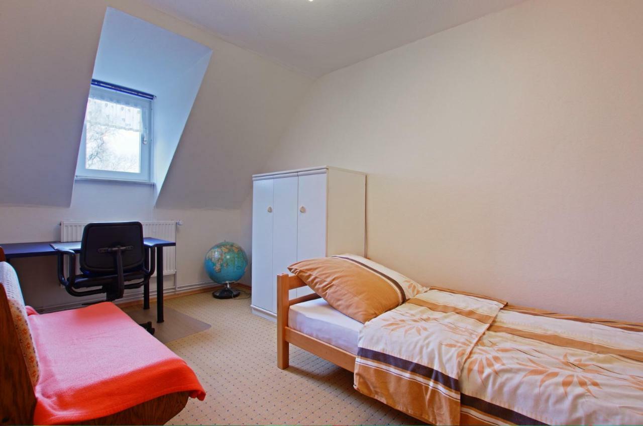 Private Rooms Near Exhibition Center Hannover Kültér fotó